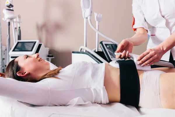 woman having body sculpting to help improve her body image and her mental health Wimbledon